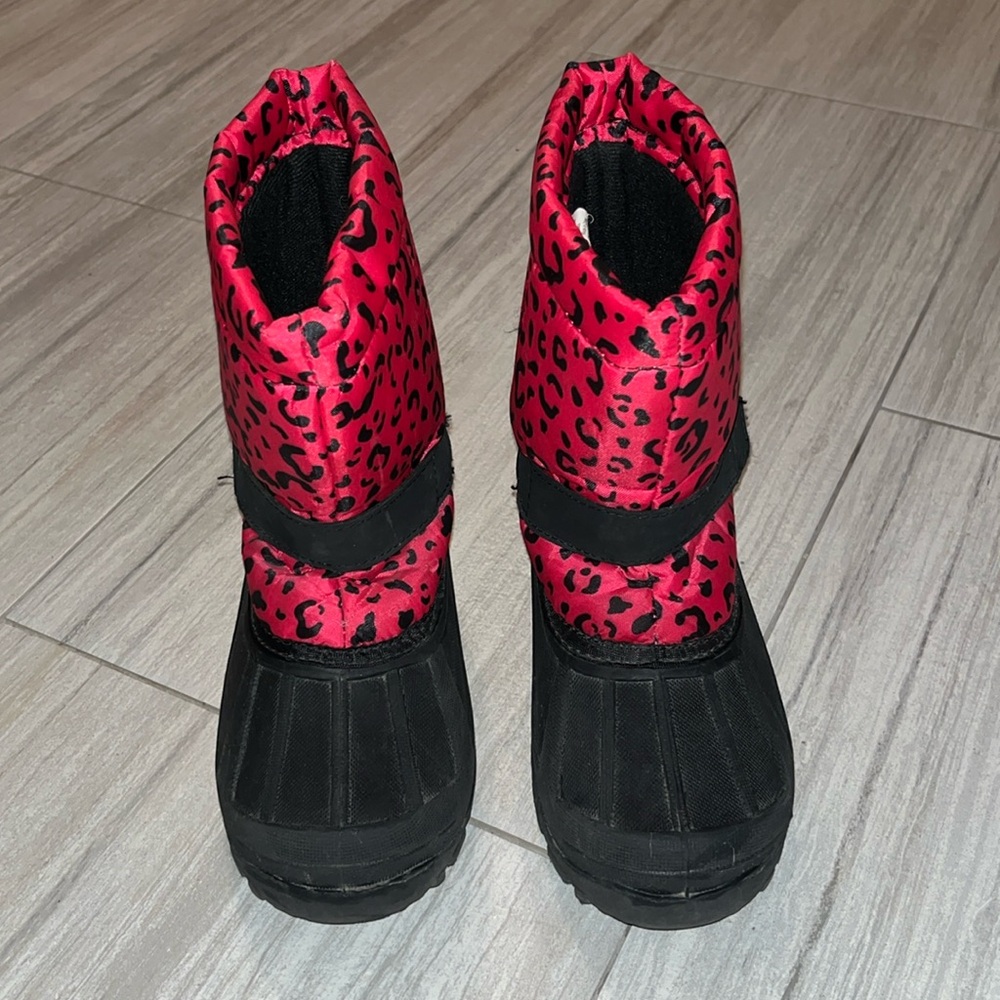 Snow boots